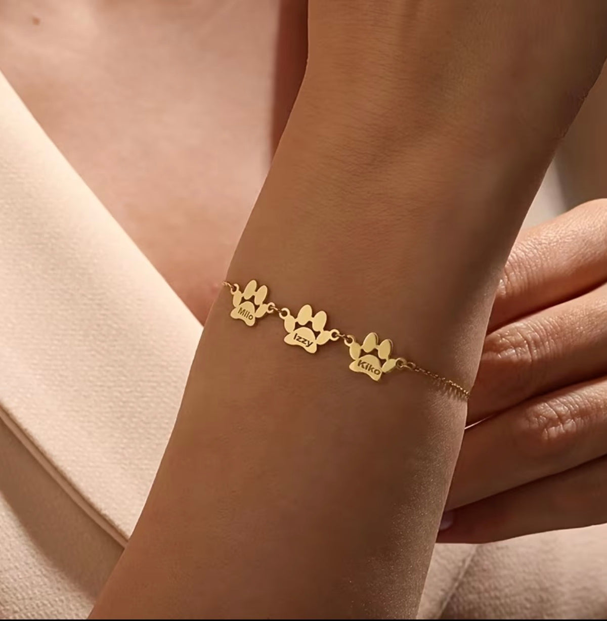 Memora Dog Paw Pendant with Multiple Pet Names