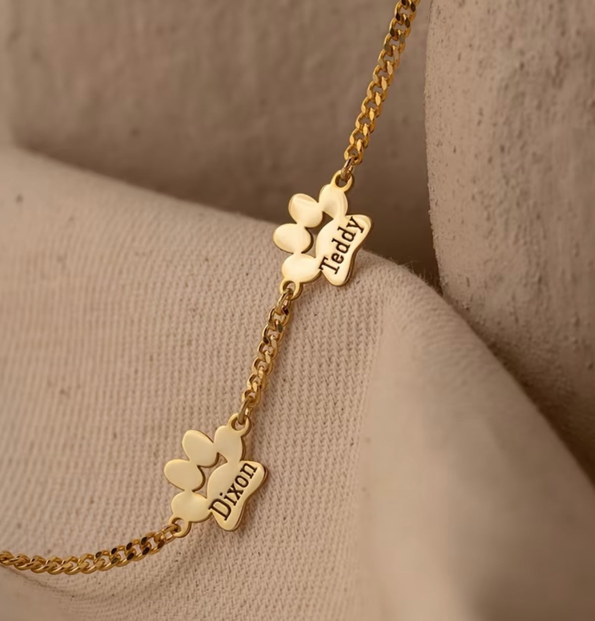 Memora Dog Paw Pendant with Multiple Pet Names