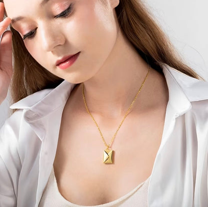 Memora Envelope Necklace